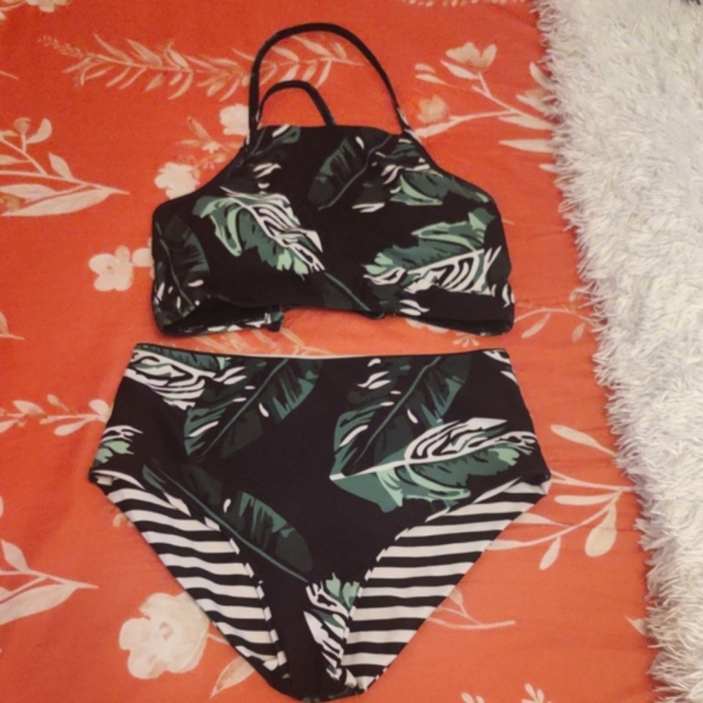 NWOT Tropical Leaf and Black and White Striped Prt Reversible Bikini Set